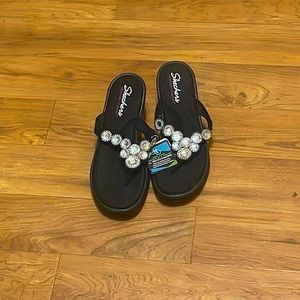 Skechers memory from sandal’s, size 8, black. Never been worn! Still has tags.
